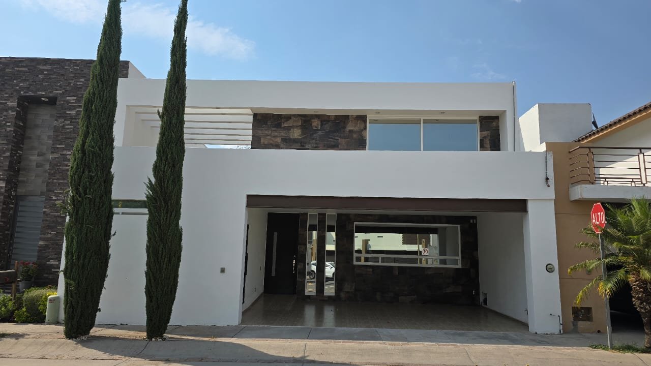 CASA RESIDENCIAL EN VENTA PUNTA DEL ESTE